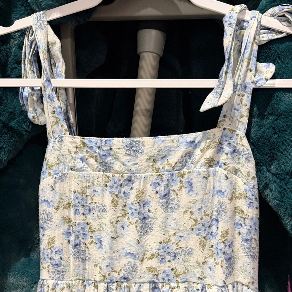 Floral Blue and White Women's Top